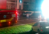 Motorista perde o controle da direção, sai da pista e fica ferida na BR-101