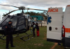 Equipe do SAER-SARASUL leva mulher de helicóptero para o hospital