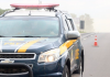 Caminhoneiro perde o controle da direção e caminhão sai da pista na BR-101