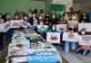 Turma de mulheres aprende técnicas de Pintura em Tecido