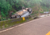 Carro capota na Serra do Rio do Rastro