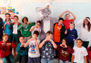 Coelho da páscoa visita escolas de Turvo
