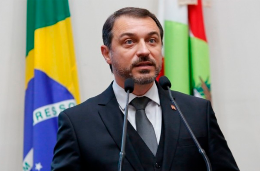 Oficialmente, MDB fica com Carlos Moisés