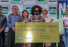 Empresária que ganhou prêmio milionário recebe cheque disfarçada no Paraná