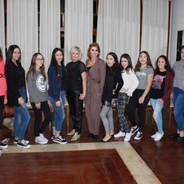 Moda, comportamento e psicologia no segundo encontro das debutantes