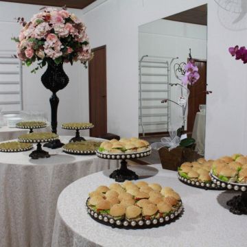 Moda, comportamento e psicologia no segundo encontro das debutantes