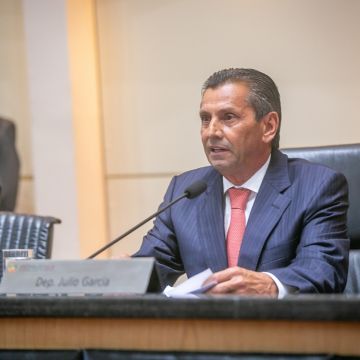 Julio Garcia assume pela terceira vez a Presidência da Alesc