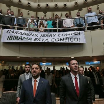 Deputados eleitos são empossados