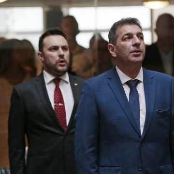 Deputados eleitos são empossados