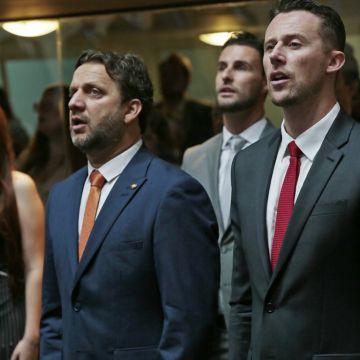 Deputados eleitos são empossados