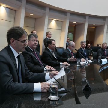 Deputados eleitos são empossados