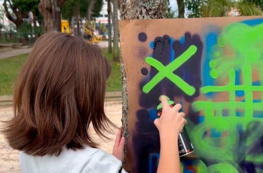 Festival multiartístico solidário: evento reuniu artistas, artesãos e músicos na praç...