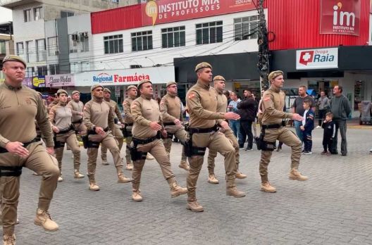 7 de setembro: desfile Cívico de Araranguá reuniu mais de 7 mil participantes