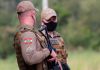 Polícia Militar apreende drogas, dinheiro e armas de fogo além de homens suspeitos com envolvimento em tentativa de homicídio no bairro Arapongas em Araranguá