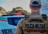 Homem é preso por agredir ex-companheira com bebê no colo e atual companheiro em Sombrio