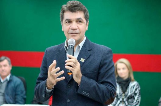 O retorno de Clésio Salvaro: Justiça libera Salvaro para reassumir prefeitura de Criciú...