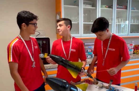 (VIDEO) Mostra Brasileira de foguetes: alunos do Sesc Araranguá conquistam medalha de pra...