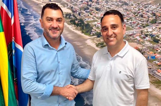 Começo com troca de comando: Kekinha transmite cargo para Jonatã em Balneário Gaivota