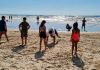 Gaivota oferece aulas de surf gratuitas para crianças no verão!