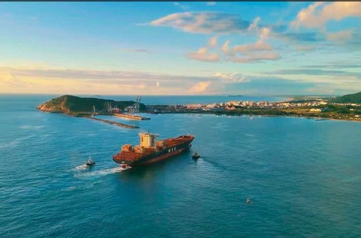 (VIDEO) Navio gigante no Porto de Imbituba: a embarcação de quase 350 metros atracou no ...