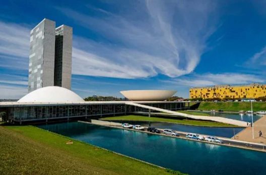 Centrão reúne poder como nunca antes em Brasília