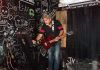 Carlos Martins traz o melhor do rock nesta sexta-feira no Center Shopping Araranguá