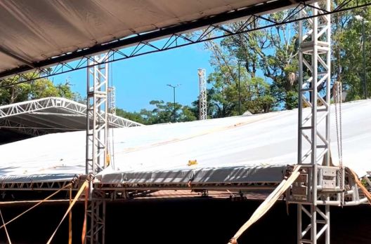 (VIDEO) Araranguá 145 anos: estrutura de shows está sendo montada na praça Hercílio Lu...