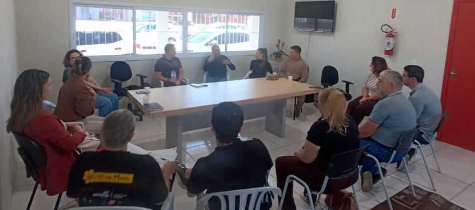 Comitê debate ações de apoio à população em situaçã...