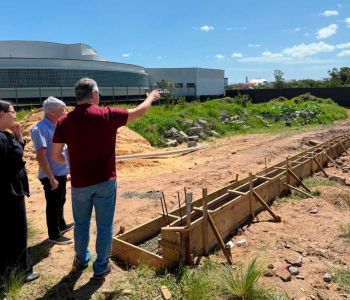 Presidente acompanha vistoria em obra de novo estacionamento da Câmara