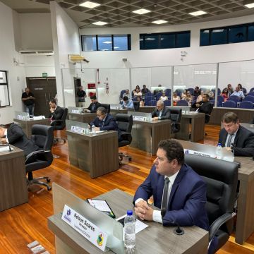 Câmara de Araranguá abre ano Legislativo com primeira sessão ordinária de 2026
