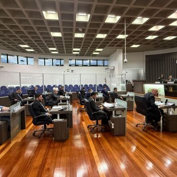 Câmara de Araranguá abre ano Legislativo com primeira sessão ordinária de 2026