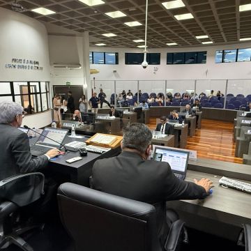 Câmara de Araranguá abre ano Legislativo com primeira sessão ordinária de 2026