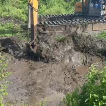 SAMAE acompanha trabalho de limpeza e desobstrução do Açude Mané Angélica