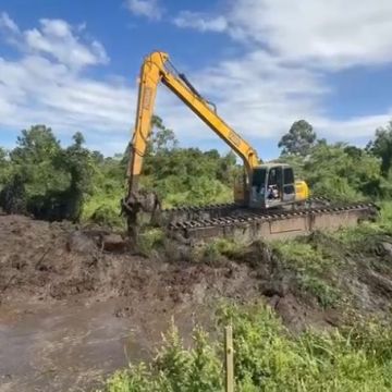 SAMAE acompanha trabalho de limpeza e desobstrução do Açude Mané Angélica