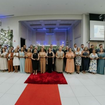 Câmara de Vereadores de Araranguá realiza a 24ª edição do Troféu Alzira Rabelo Elias e presta homenagem às mulheres