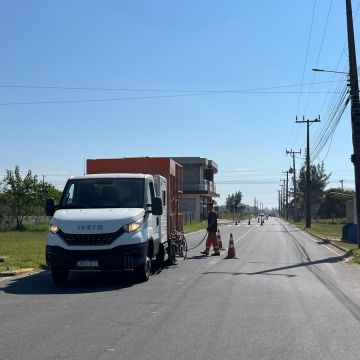 Balneário Arroio do Silva faz revitalização da sinalização em vias asfaltadas