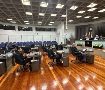 Vereadores de Araranguá debatem projetos e demandas da comunidade na 10ª sessão ordinária do ano