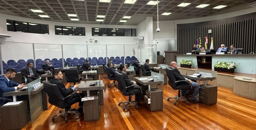 Vereadores de Araranguá debatem projetos e demandas da comunidade na 10ª sessão ordinária do ano