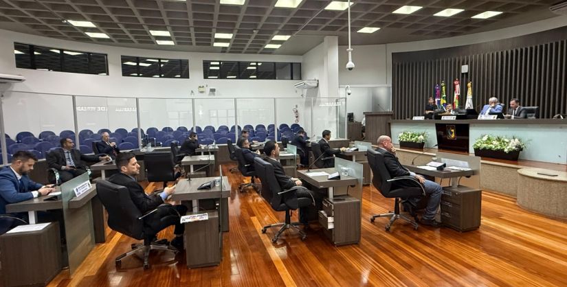 Vereadores de Araranguá debatem projetos e demandas da comunidade na 10ª sessão ordinária do ano