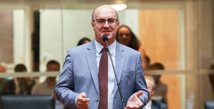 Zé Milton protocola pedido de informações sobre andamento das obras da SC-108