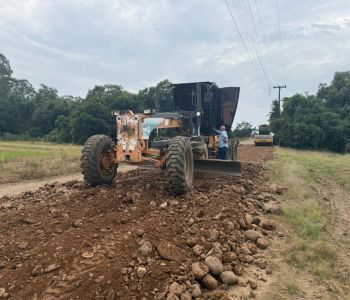 Meleiro intensifica melhorias em estradas e amplia serviços no interior