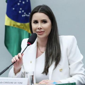 Pesquisa aponta Caroline de Toni na liderança para o Senado em SC