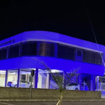 Câmara de Arroio do Silva recebe iluminação azul em apoio ao mês do autismo