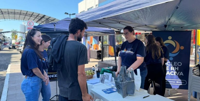 Feirão do Emprego reúne grande número de candidatos em Araranguá