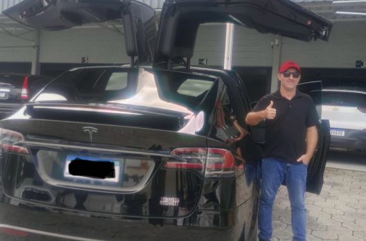  Araranguaense lidera feito inédito na reparação de bateria de Tesla