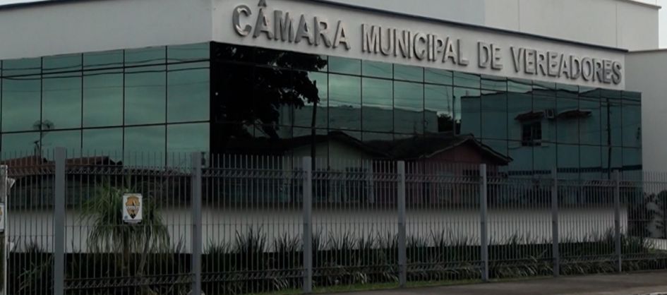 Sessão na Câmara de Araranguá termina em discussão entr...