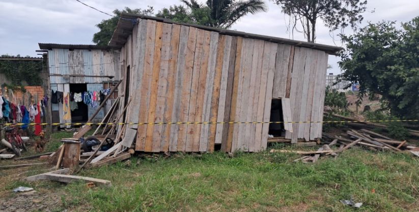 Casa cede durante reforma e deixa mulher ferida em Araranguá