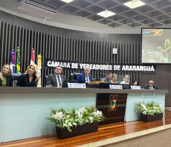 Câmara de Araranguá homenageia Luciane Ceretta com Título de Cidadã Honorária