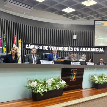 Câmara de Araranguá homenageia Luciane Ceretta com Título de Cidadã Honorária