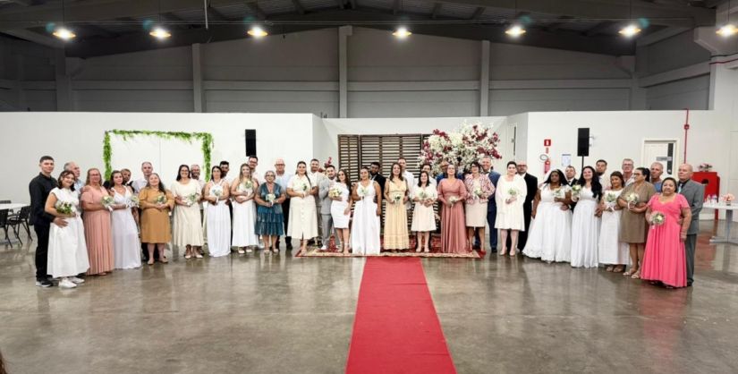Amor oficializado: 21 casais dizem “sim” em casamento coletivo no Arroio do Silva